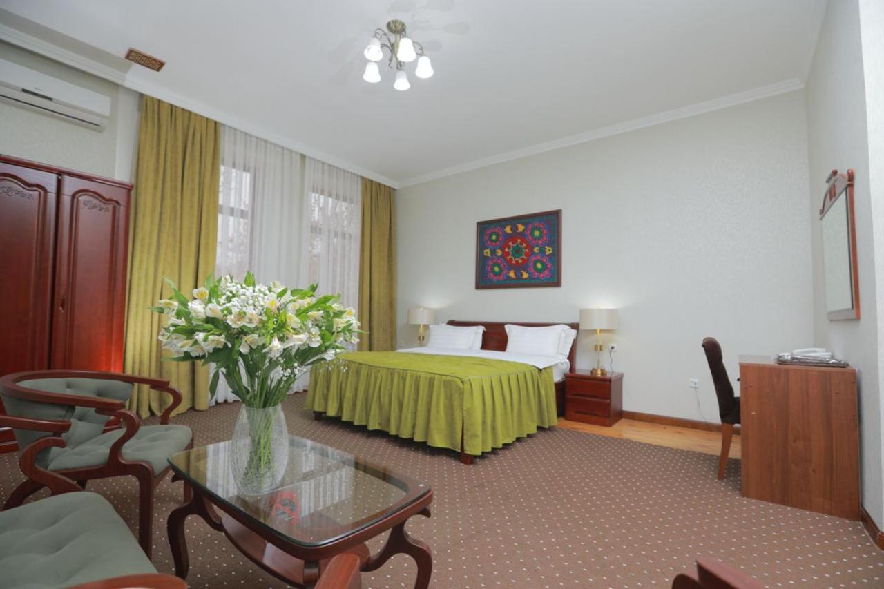 Khujand Grand Hotel מראה חיצוני תמונה